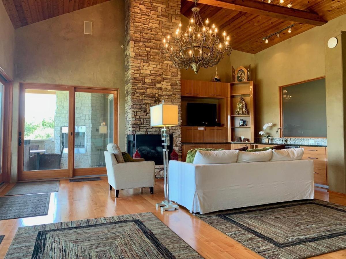 Villa Scenic Hill Country Retreat - Rhino Ranch New Braunfels Exterior foto